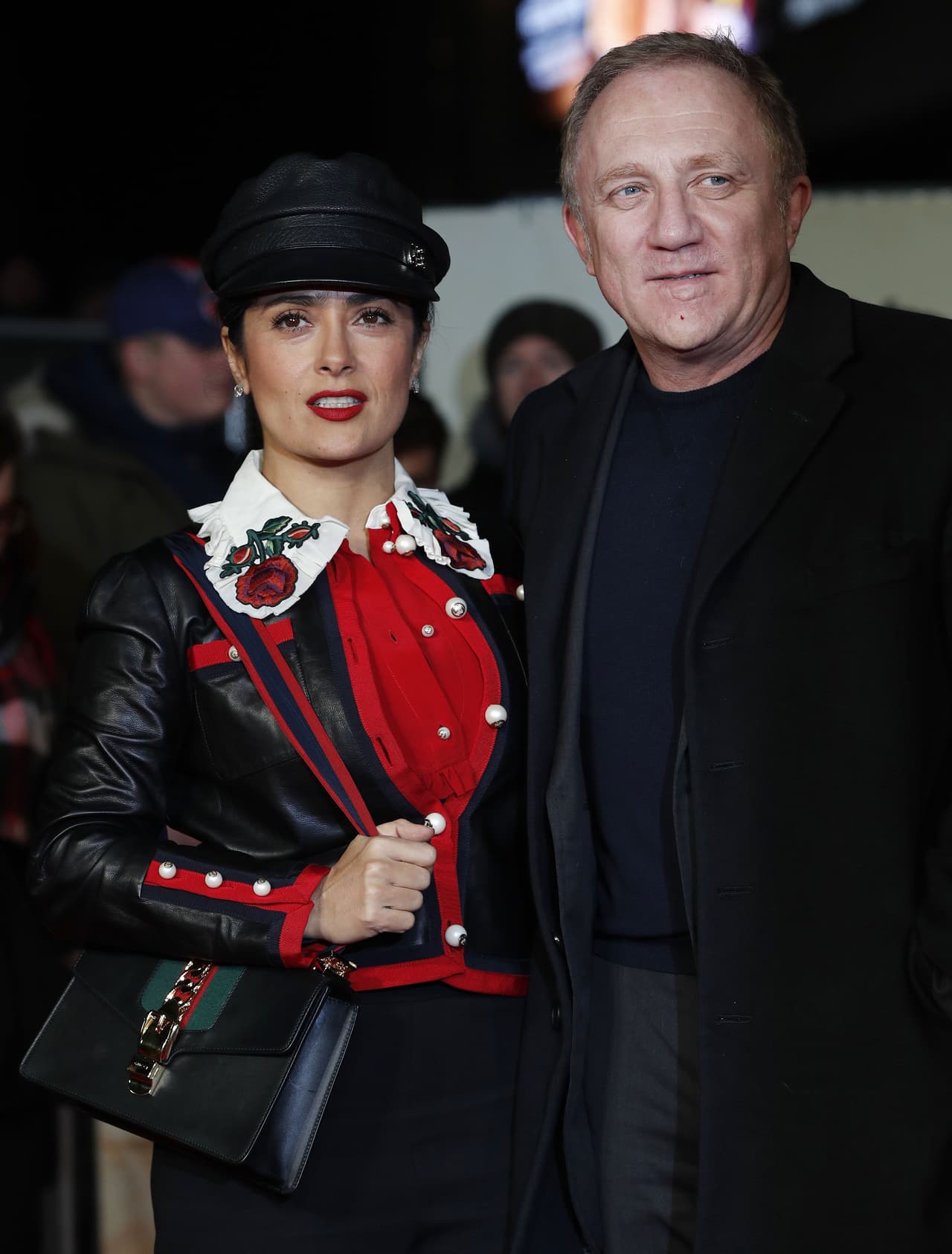 Salma y Pinault posaron en la alfombra roja.