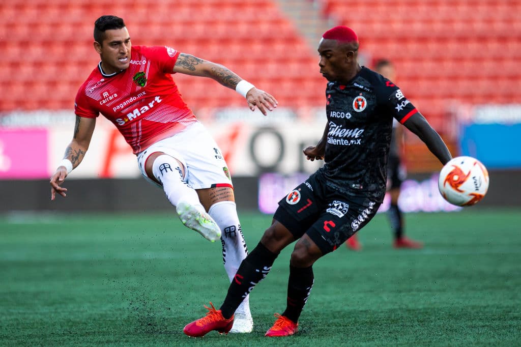 Brayan Angulo y Gerson Vázquez son los encargados de conseguir tres puntos más y vencen en casa 2-1 a los Bravos de Ciudad Juárez.