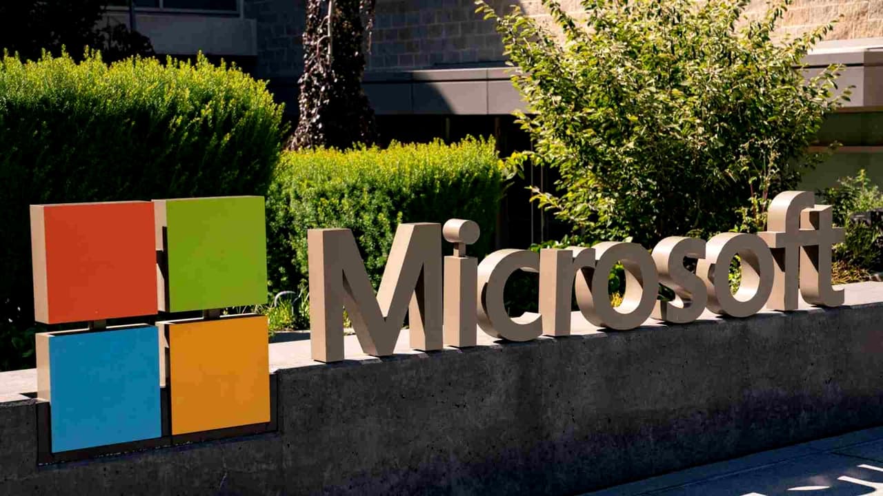 Anuncio de Trump contra Microsoft: ¿qué implica para quienes tienen visa H-1B y buscan la residencia?