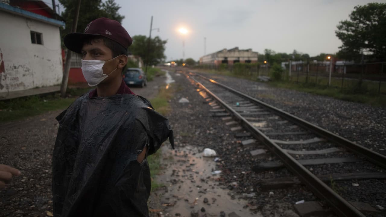 Migrar bajo el coronavirus: las rutas oscuras impuestas por la pandemia y la xenofobia 