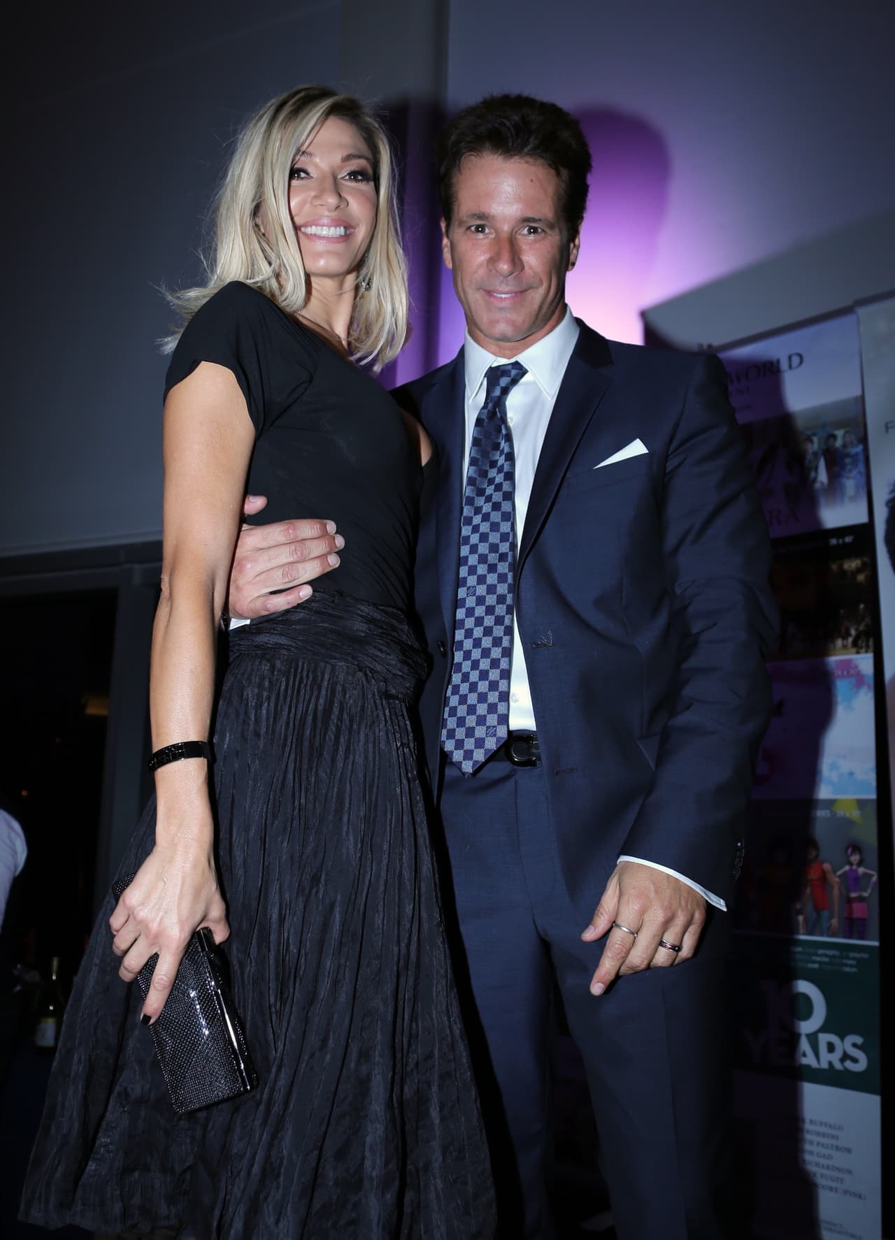 <a href="http://www.zocalo.com.mx/seccion/articulo/fernando-carrillo-me-engano-el-dia-de-la-boda-catherine-fulop/" target="_blank">Aunque ella quiso divorciarse al momento en que se enteró</a>, decidió seguir con él por dos razones, porque "la gente no apostaba a la pareja" y porque ella quiso "darle una oportunidad porque era una buena persona", según le contó al programa chileno 'Viva la mañana'.