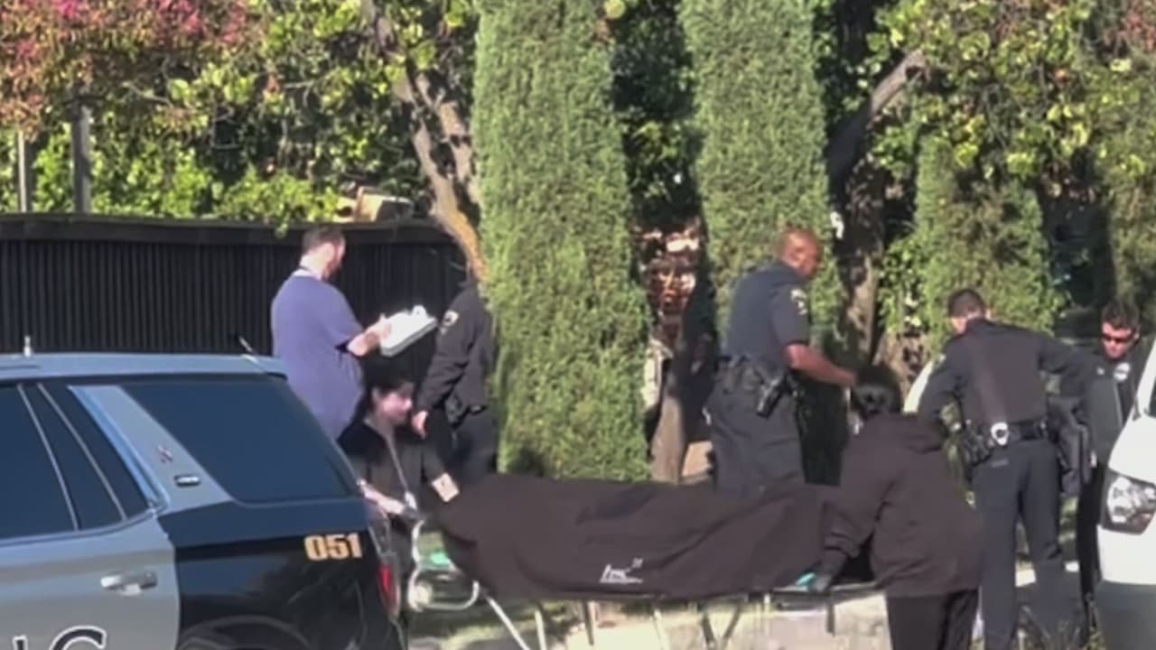 Además, las autoridades analizan un video en el que se ve a un auto detenerse en el lugar donde fue encontrado el menor.