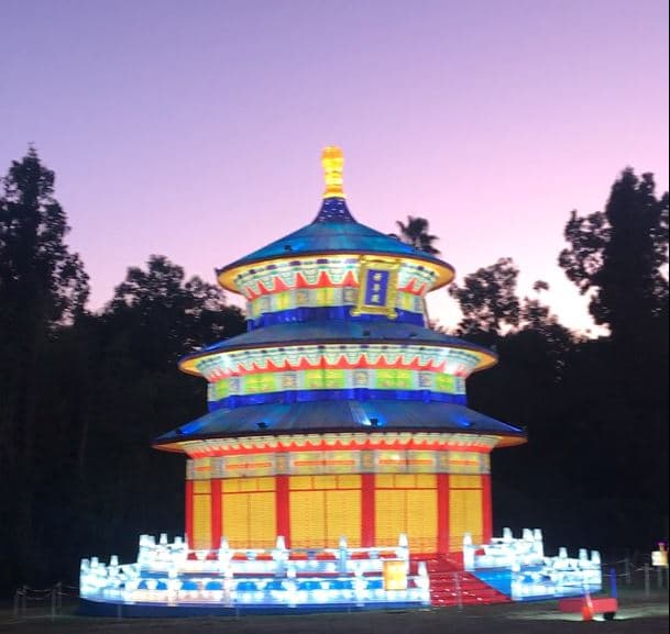 Además edificaciones de fantásticas que te transportarán a escenarios milenarios.