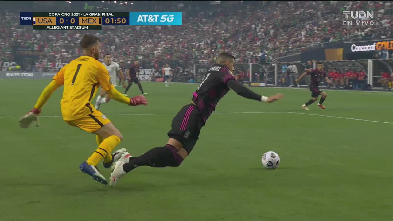 ¡Primera polémica! México pide penalti de Turner sobre Funes Mori