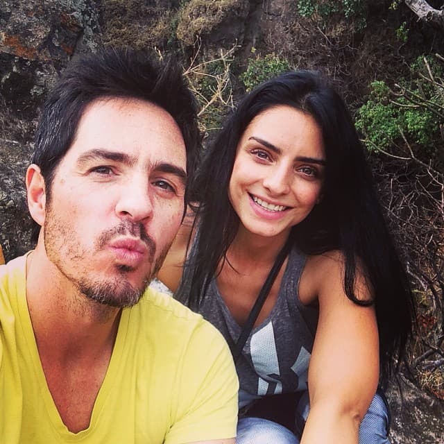 El actor entregó el anillo un día antes de su cumpleaños por un romántico motivo.