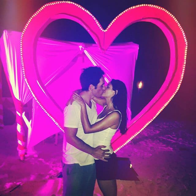 El guapo actor entregó a Aislinn el anillo de compromiso el pasado 15 de noviembre 2015.