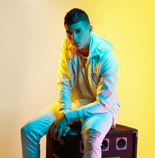 Su súperheroe favorito es Iron Man.