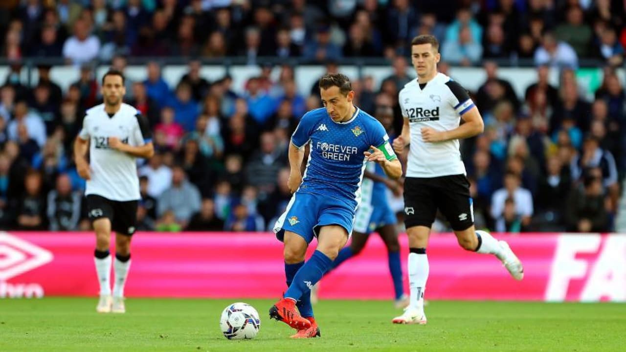 Andrés Guardado reaparece con el Betis tras superar lesión