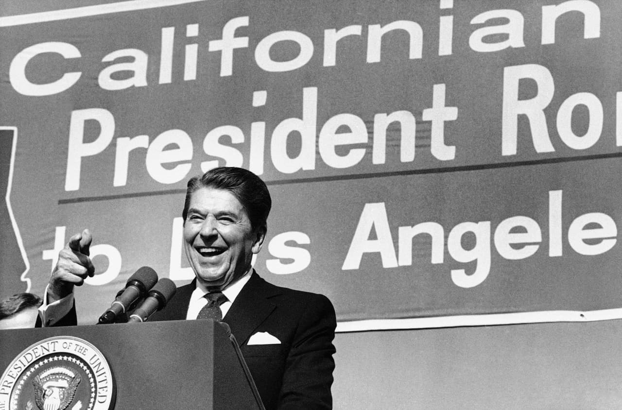 Durante su larga carrera el fotógrafo también captó imágenes de conocidas figuras californianas. Esta foto muestra al presidente Ronald Reagan en un evento en California que tuvo lugar el 5 de noviembre de 1984.