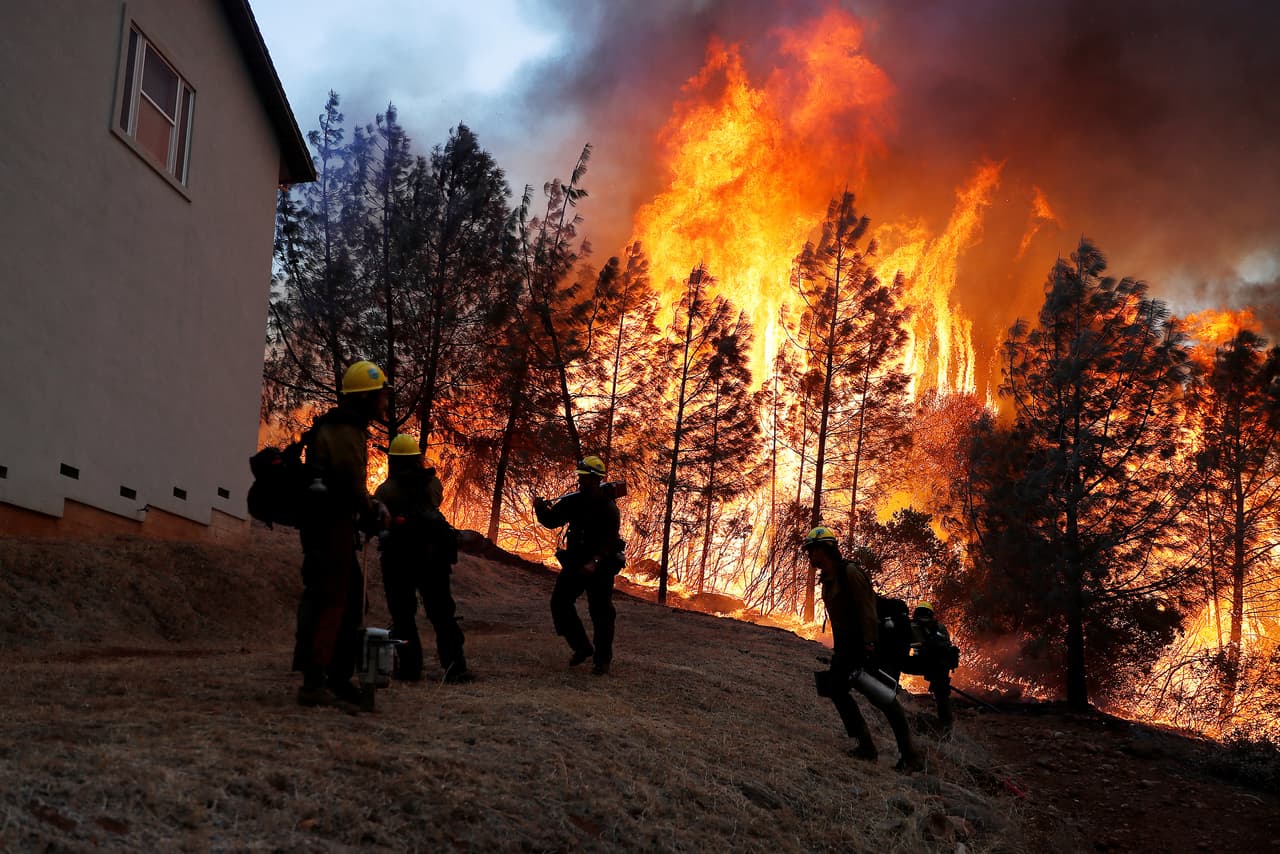 El alcance de la destrucción causada por el Camp Fire aún es desconocido.
<b> <a href="http://www.fire.ca.gov/current_incidents/incidentdetails/Index/2277">Las autoridades de Cal Fire</a></b> creen que hay
<b> </b>15,000 estructuras bajo amenaza por las llamas. Aseguran que unos 1,000 edificios han sido destruidos, en su mayoría en Paradise.