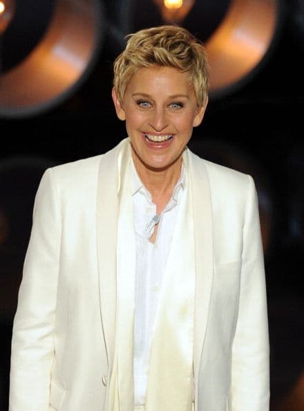La segunda mujer en esta lista es Ellen DeGeneres, quien se lleva el sexto lugar con el equivalente a 56 millones de euros.