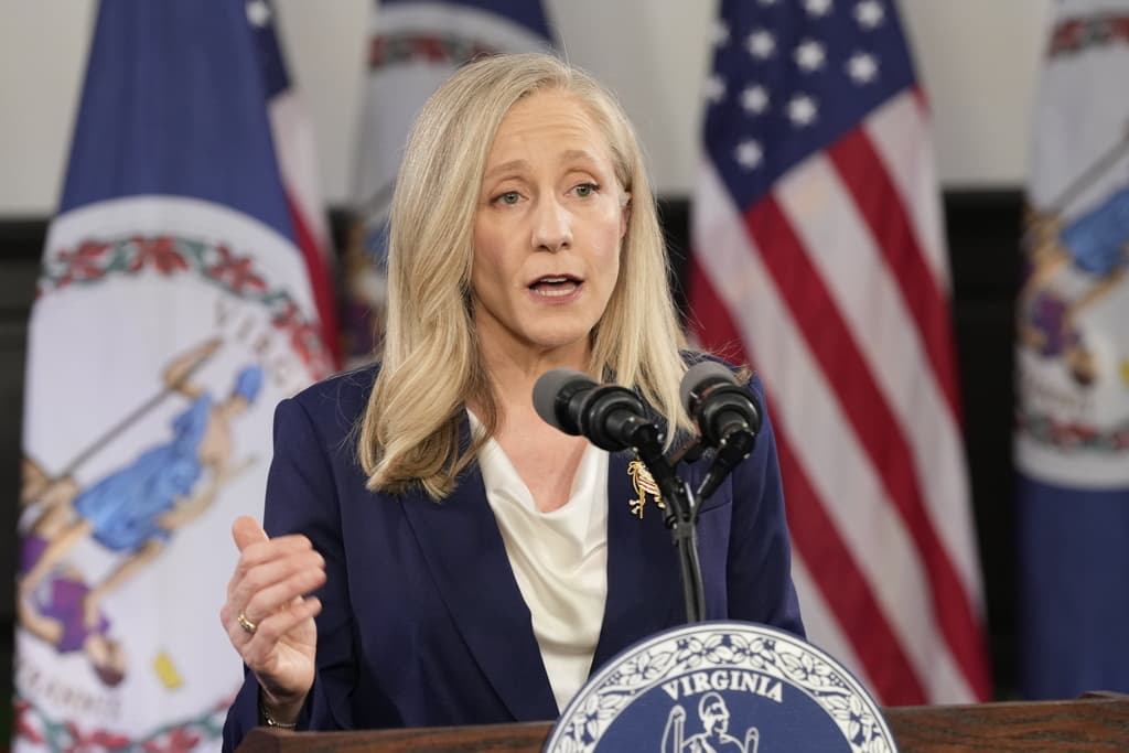 La gobernadora de Virginia, Abigail Spanberger, pronuncia la respuesta demócrata al discurso sobre el estado de la Unión del presidente Donald Trump el martes 24 de febrero de 2026 en Williamsburg, Virginia.