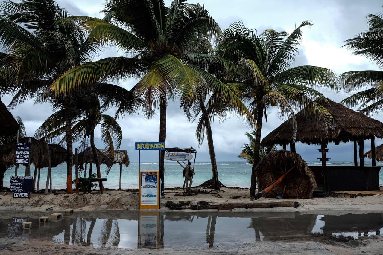 La playa de Mahahual, Estado de Quintana Roo, luego del paso de la tormenta tropical Franklin.