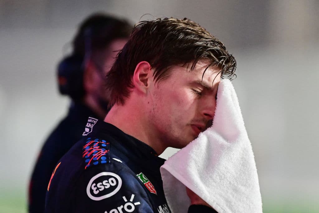 Una carrera demasiado accidentada donde Lewis Hamilton se lleva la victoria en la penúltima carrera del año. Max Verstappen de Red Bull se lleva la segunda posición y Valteri Bottas rebasó a Ocon en los últimos metros, quedando en tercera posición en el Gran Premio de Arabia Saudita; Sergio Pérez quedó fuera de la carrera tras un choque con Leclerc.