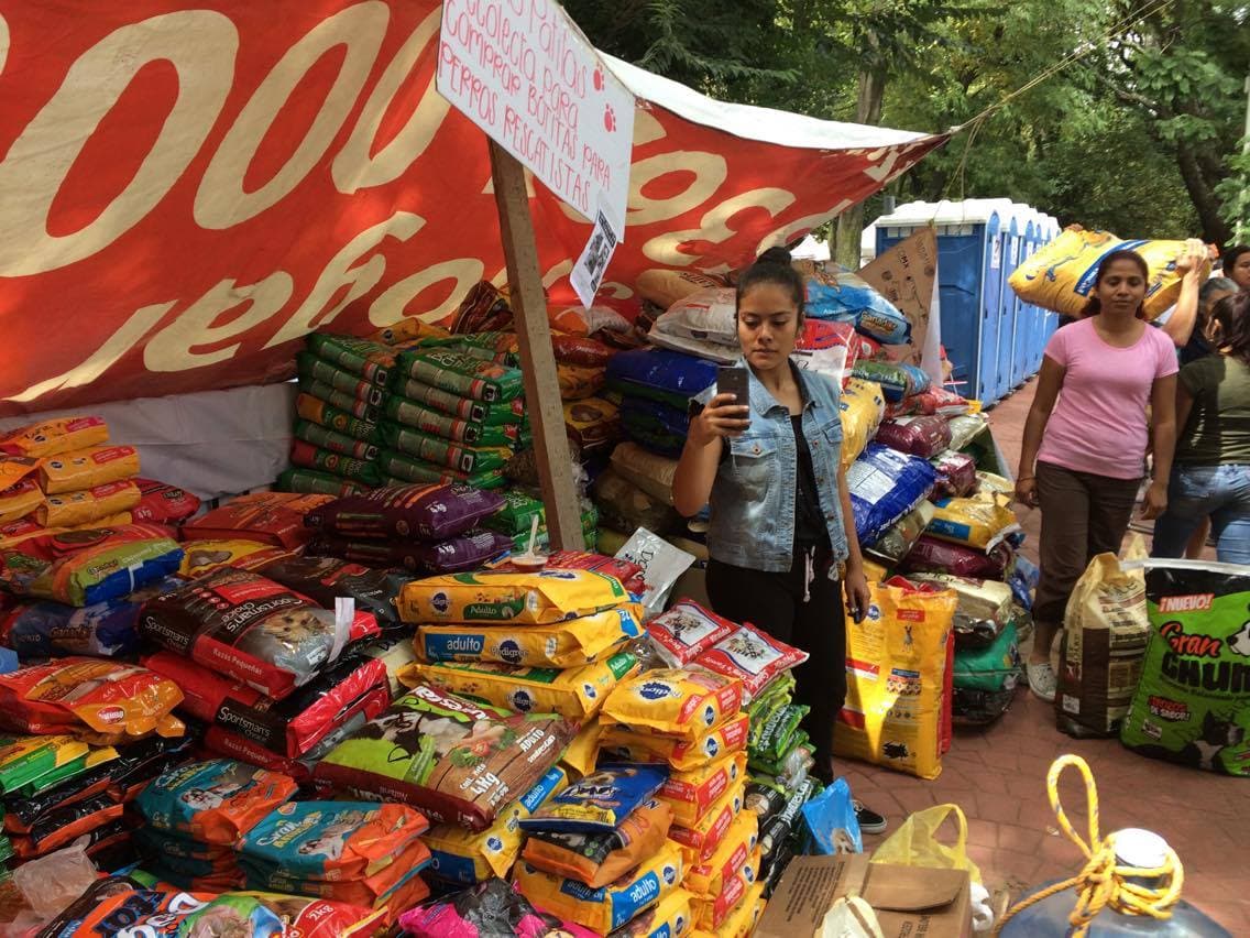 Decenas de personas han donado alimento, medicinas y dinero para el albergue. 
<br>
