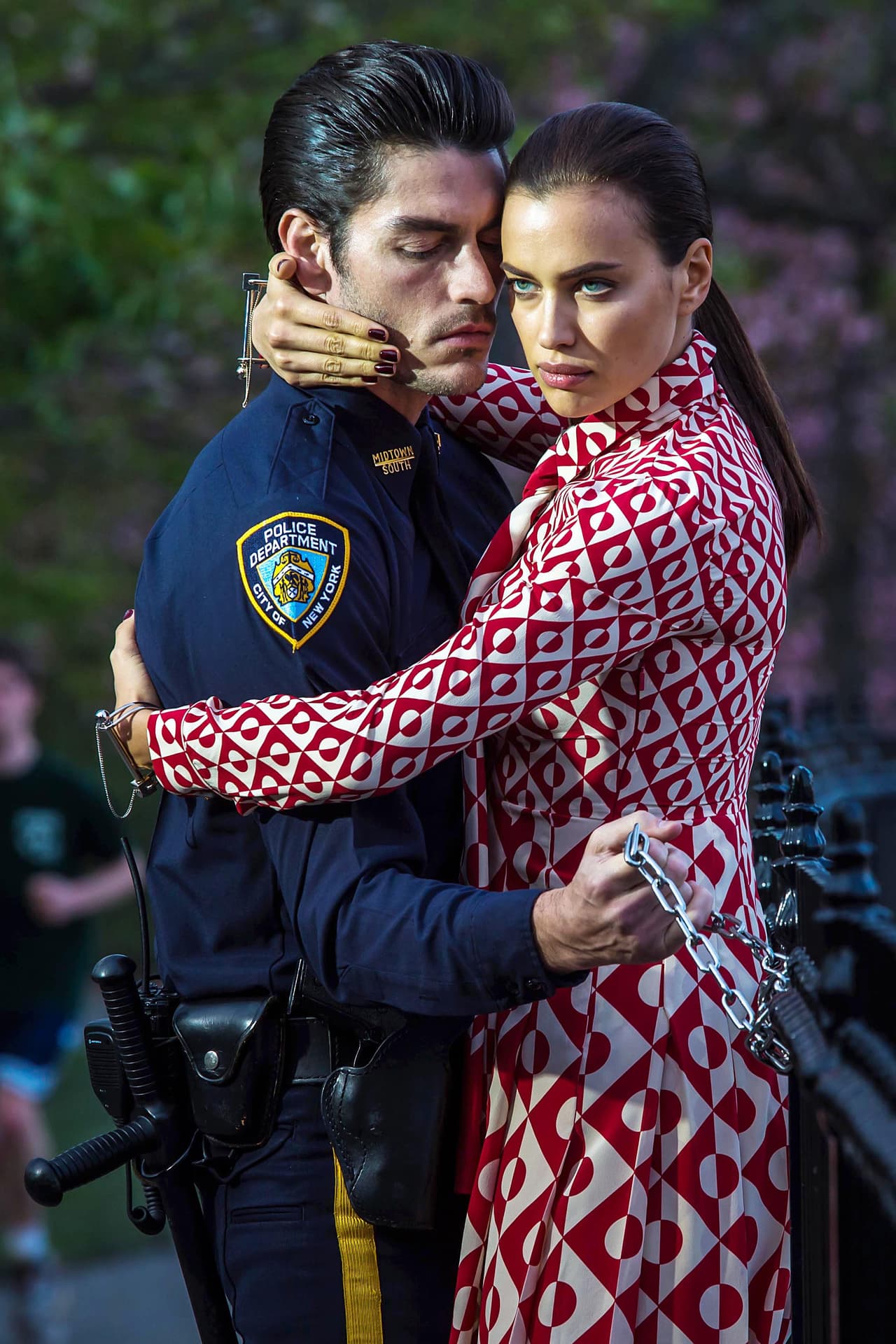 Irina Shayk se puso muy 'hot' en pleno Central Park.