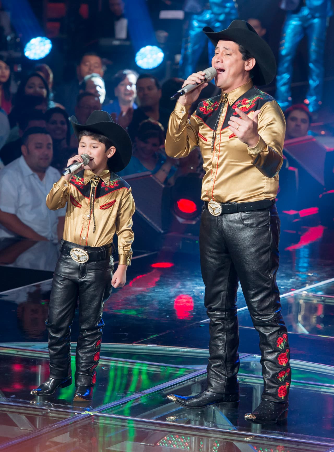 Después de 10 semanas de duro trabajo, la familia Barraza se corona como ganadora de Me Pongo de Pie, Paty Cantú y los Cervantes obtuvieron el segundo lugar, y Río Roma y los García el tercero, aunque estos últimos no quedaron conformes. Entre los invitados especiales estuvieron la Banda MS y La Arrolladora Banda El Limón.