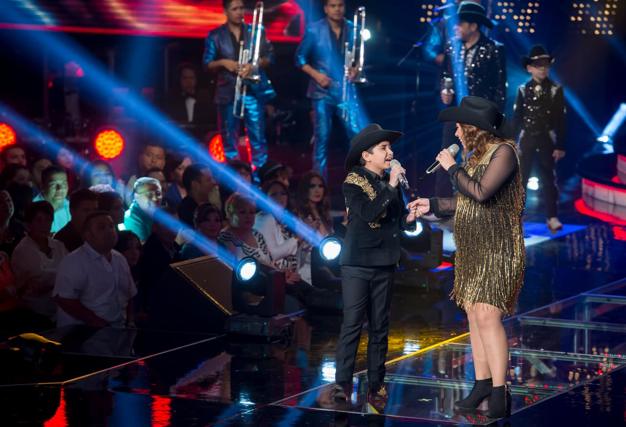 Después de 10 semanas de duro trabajo, la familia Barraza se corona como ganadora de Me Pongo de Pie, Paty Cantú y los Cervantes obtuvieron el segundo lugar, y Río Roma y los García el tercero, aunque estos últimos no quedaron conformes. Entre los invitados especiales estuvieron la Banda MS y La Arrolladora Banda El Limón.