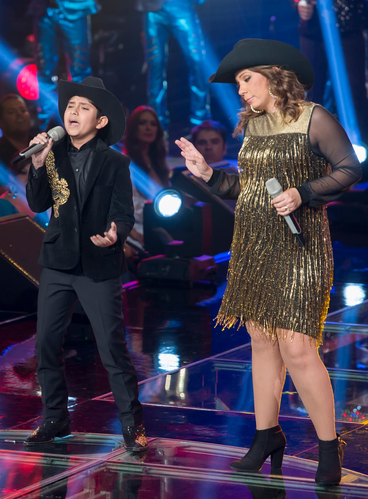 Después de 10 semanas de duro trabajo, la familia Barraza se corona como ganadora de Me Pongo de Pie, Paty Cantú y los Cervantes obtuvieron el segundo lugar, y Río Roma y los García el tercero, aunque estos últimos no quedaron conformes. Entre los invitados especiales estuvieron la Banda MS y La Arrolladora Banda El Limón.