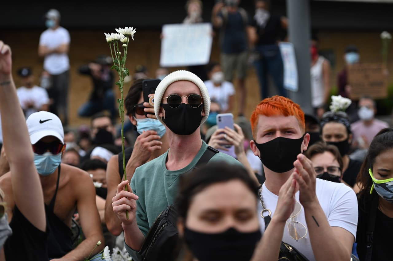 Las protestas en California además de apoyar la lucha contra la brutalidad policial para con las personas afrodescendiente, también busca exponer la injusticia y racismo estructurado contra los grupos minoritarios, que incluyen latinos, nativos americanos y asiáticos.