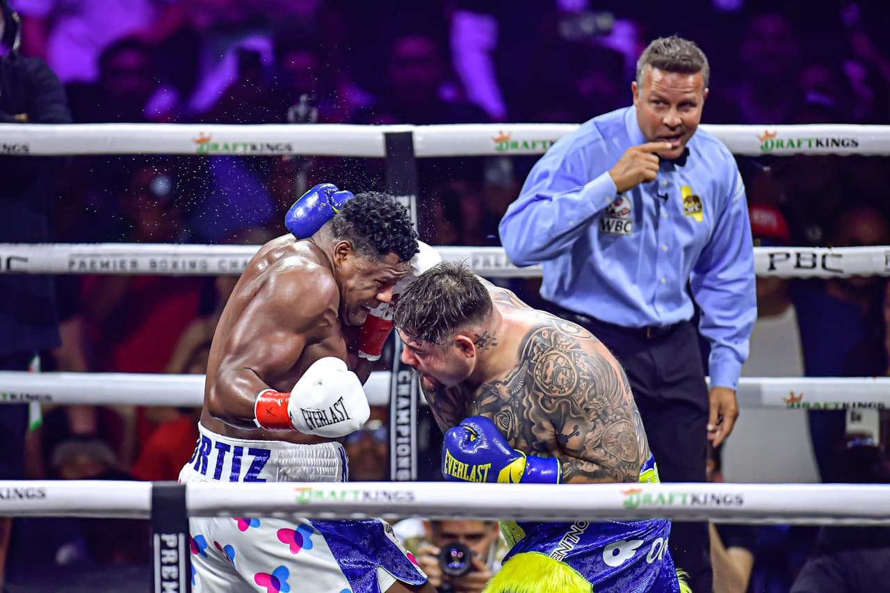 En una pelea llena de emociones Andy Ruíz logró derrotar a Luís Ortíz, quien aguantó pese a caer tres veces a la lona.