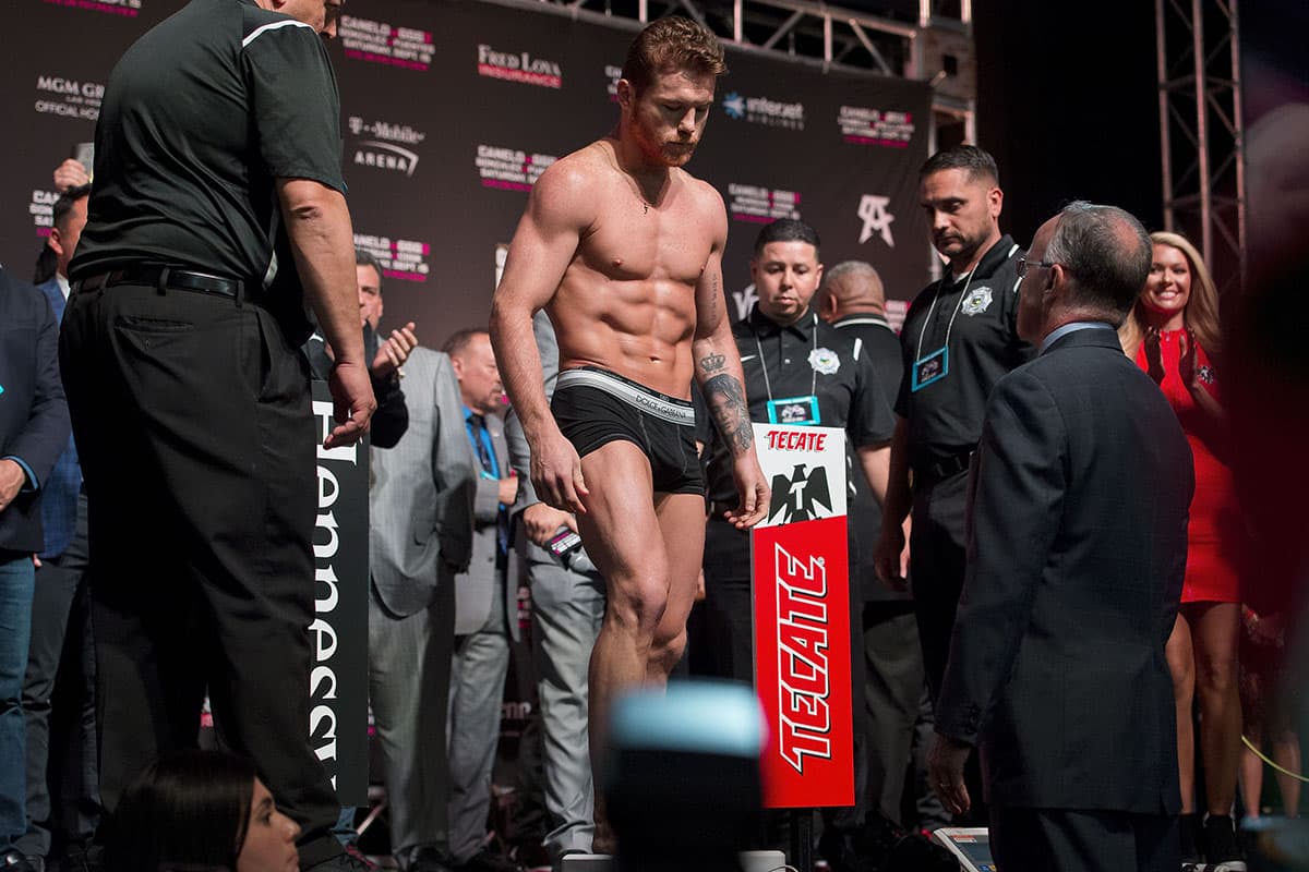 Foto de accion durante el pesaje oficial previo a la pelea Saúl "Canelo" Álvarez vs Gennady Golovkin 2 realizado en el MGM Hotel Casino en Las Vegas, Nevada. Action photo during the official weigh-in prior to the fight Saul "Canelo" Álvarez vs. Gennady Golovkin 2 performed at the MGM Hotel Casino in Las Vegas, Nevada. EN LA FOTO: