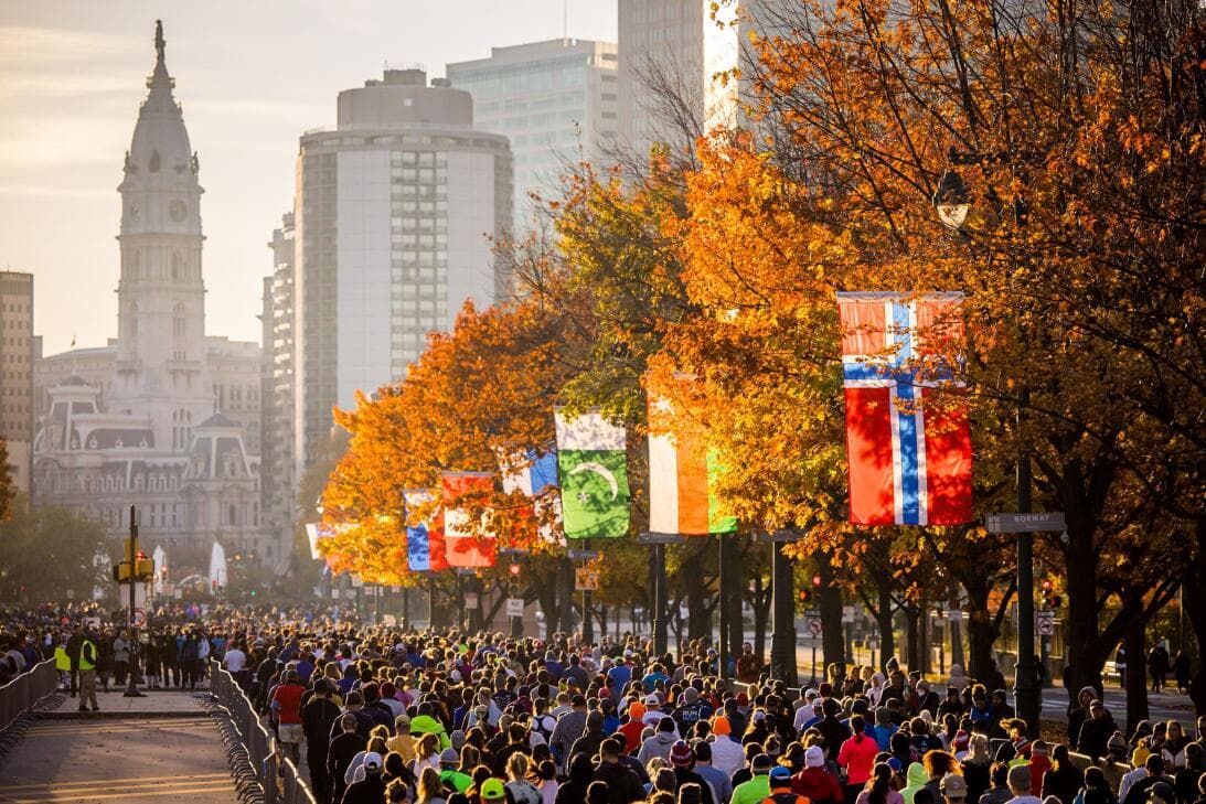 <b><a href="https://www.philadelphiamarathon.com/ " target="_blank">Philadelphia Marathon Weekend (18 de noviembre)</a>: </b>El Maratón de Filadelfia es uno de los circuitos más rápidos del país y una excelente manera de ver la Milla Histórica de Estados Unidos.