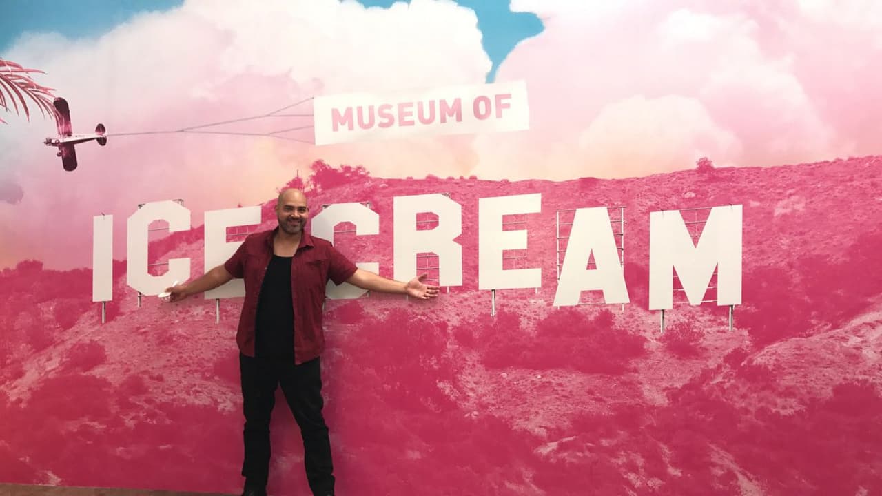 El locutor de 'El Bueno, La Mala y El Feo' estuvo en el museo más importante acerca de helados en el mundo.