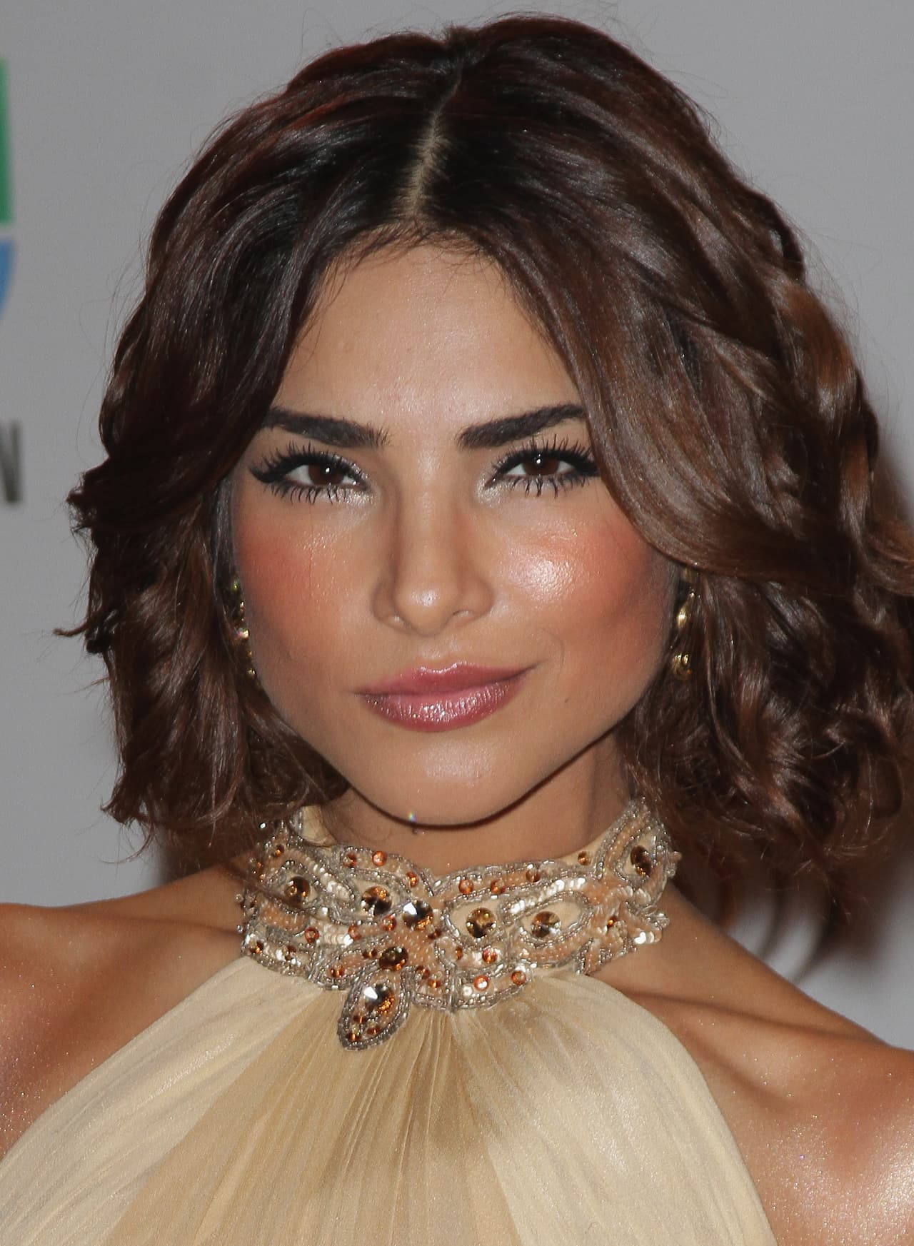 WOW! Son los hermosos ojos de Alejandra Espinoza, que en Premio Lo Nuestro ha enamorado con sus impresionantes encantos.