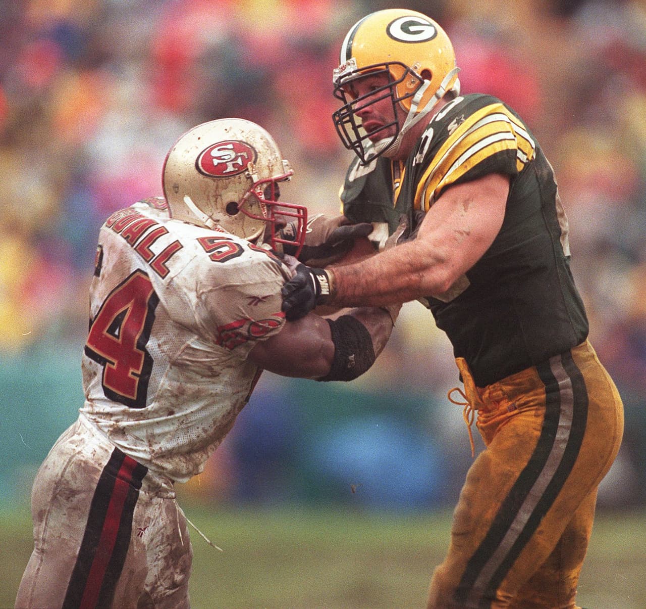 <b>Mark Chmura,</b>
<b>de los Packers de Green Bay. </b>Cuando su equipo de fútbol americano ganó el Super Bowl en 1996, Chmura (a la derecha en la foto) no asistió a la fiesta que ofreció Bill Clinton en la Casa Blanca. Alegó que no fue porque tenía un partido de golf, pero cuando estalló el escándalo de Monica Lewinsky dijo: "Lo supe todo el tiempo (...) realmente no dice mucho para la sociedad y la moral lo que (Clinton) muestra a nuestros hijos".