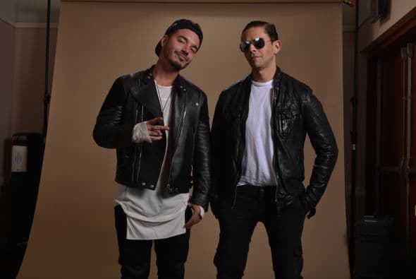 Guapos y simpáticos.