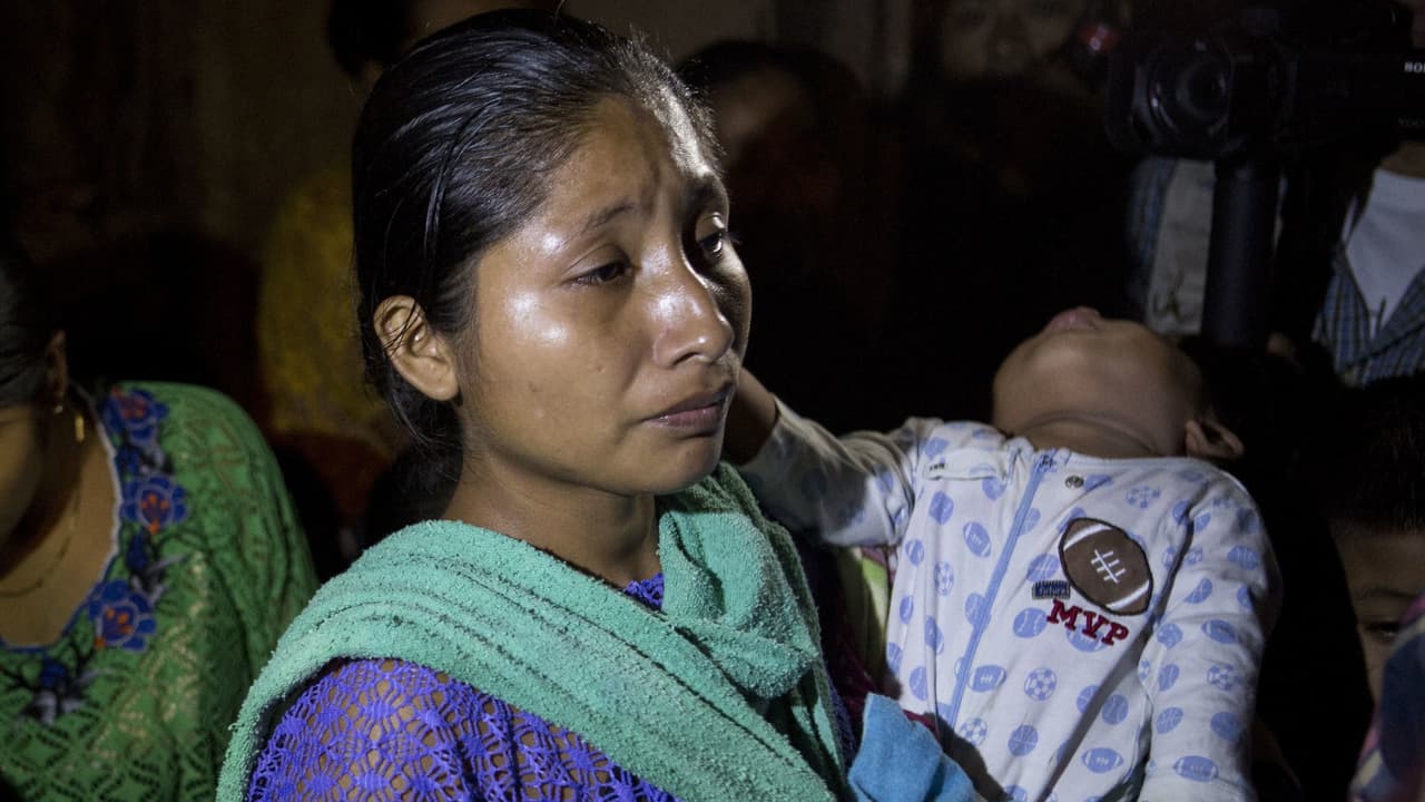 Guatemala entierra a Jakelin Caal, mientras EEUU admite la muerte de otro niño detenido en la frontera