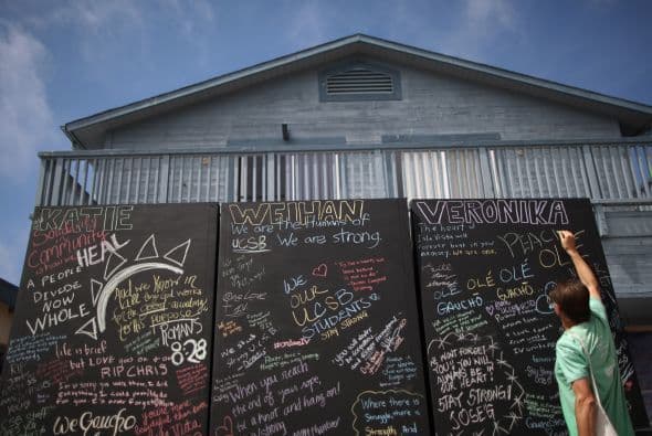 Además de un muro conmemorativo que se creó en Pardall Center.