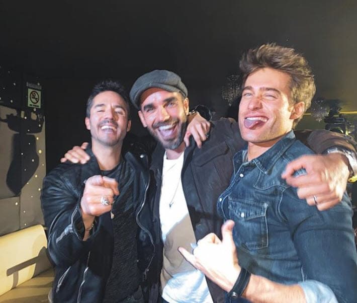 Los tres posaron muy sonrientes para celebrar este trabajo juntos.