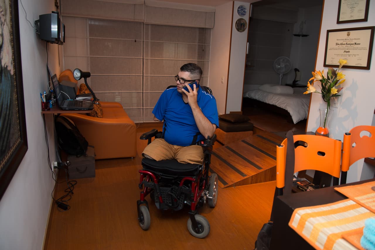 Al no tener extremidades, su centro de gravedad es otro.