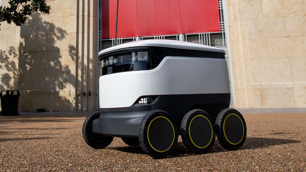 Una vez que llega a su destino, el usuario recibirá una alerta para encontrarse con el robot y desbloquearlo a través de la aplicación.