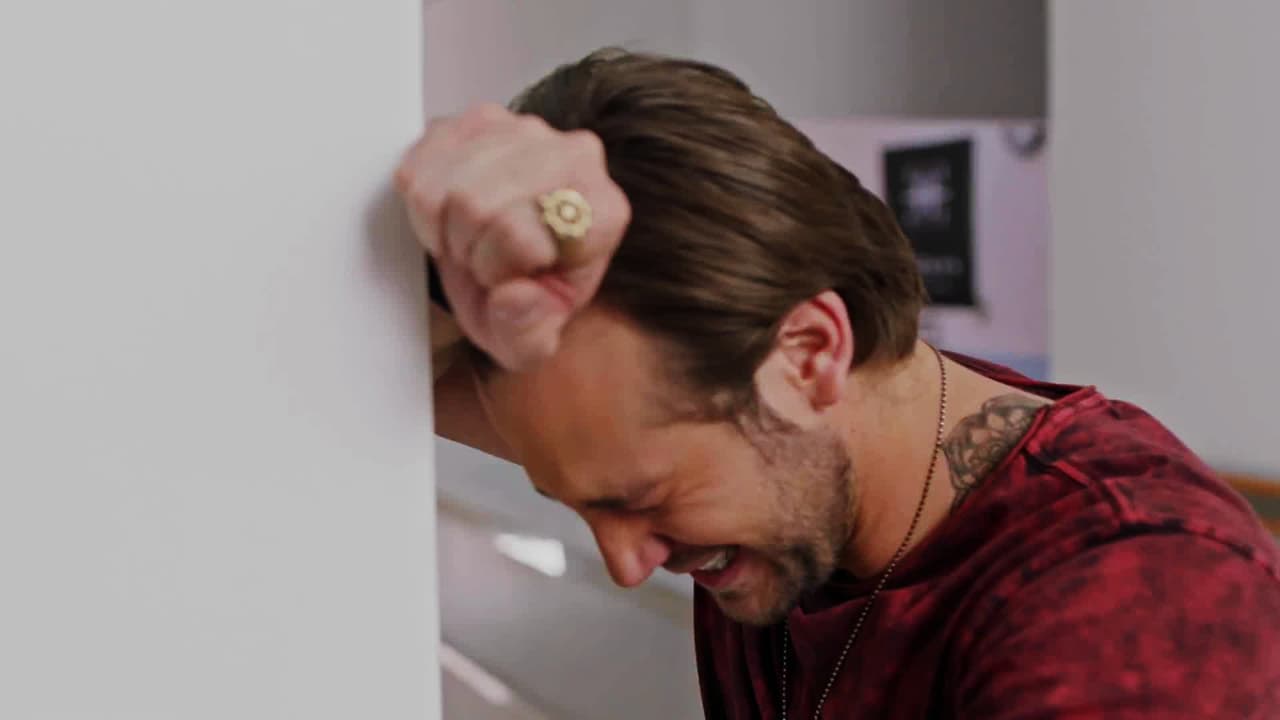 Después de enterarse de la verdad, Charly se quedó sin respiración y el temor de que todos sus crímenes se descubran se apoderó de él.