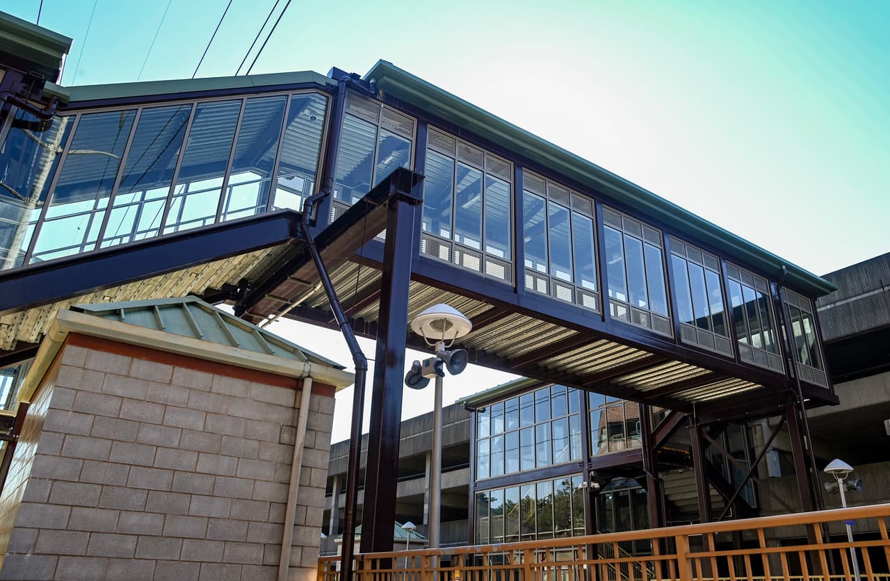 Esta mejora de la también complementa adecuadamente el mayor servicio que llegará con la finalización del proyecto de expansión de la tercera vía y la introducción del servicio 
<b>Grand Central Madison a finales de este año.</b>
<br>