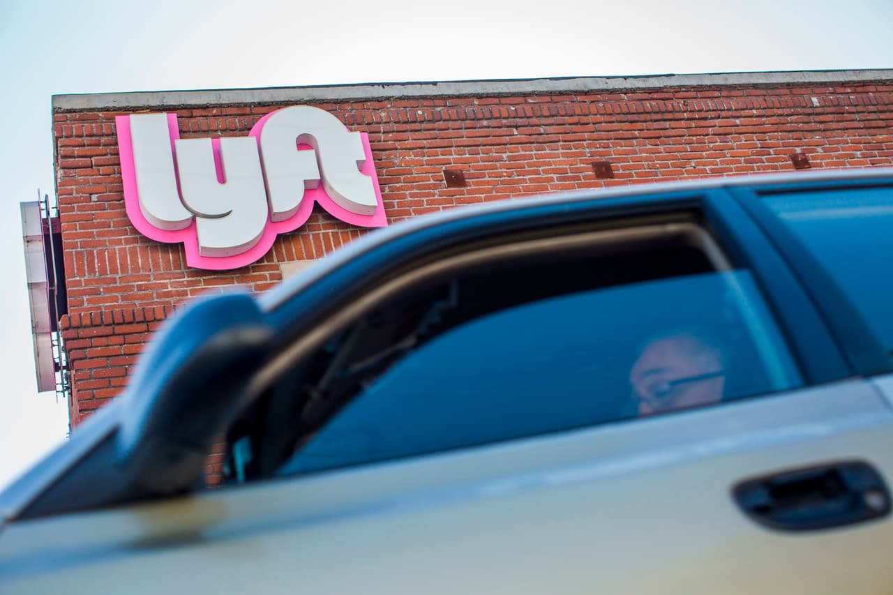 <b>Lyft (internet y transporte). </b>Puesto 19.
<br>
<b>Cantidad de empleados en EEUU</b>: 4,000.
<br>
<b>Principales sedes en EEUU: </b>San Francisco, Los Ángeles y Nueva York.
<br>
<b>Habilidades más demandadas: </b>Algoritmos y aprendizaje automatizado.
<br>
<b>Puestos de trabajo con más nuevas contrataciones: </b>operaciones, ingeniería, comunidad y servicios sociales.