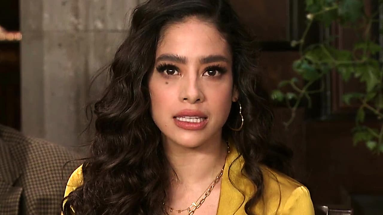 Fátima logró el éxito en la telenovela junto a Gabriel Soto, pero tampoco tuvo un camino fácil. En febrero pasado fue noticia tanto en México como en EEUU por denunciar que le parecía insólita la versión que decía que 
<b>Te Acuerdas de Mí</b> no tenía éxito 
<b><a href="https://www.univision.com/famosos/fatima-molina-te-acuerdas-de-mi-no-gusta-morena-fotos" target="_blank">porque ella es morena y de baja estatura. </a></b>
<br>