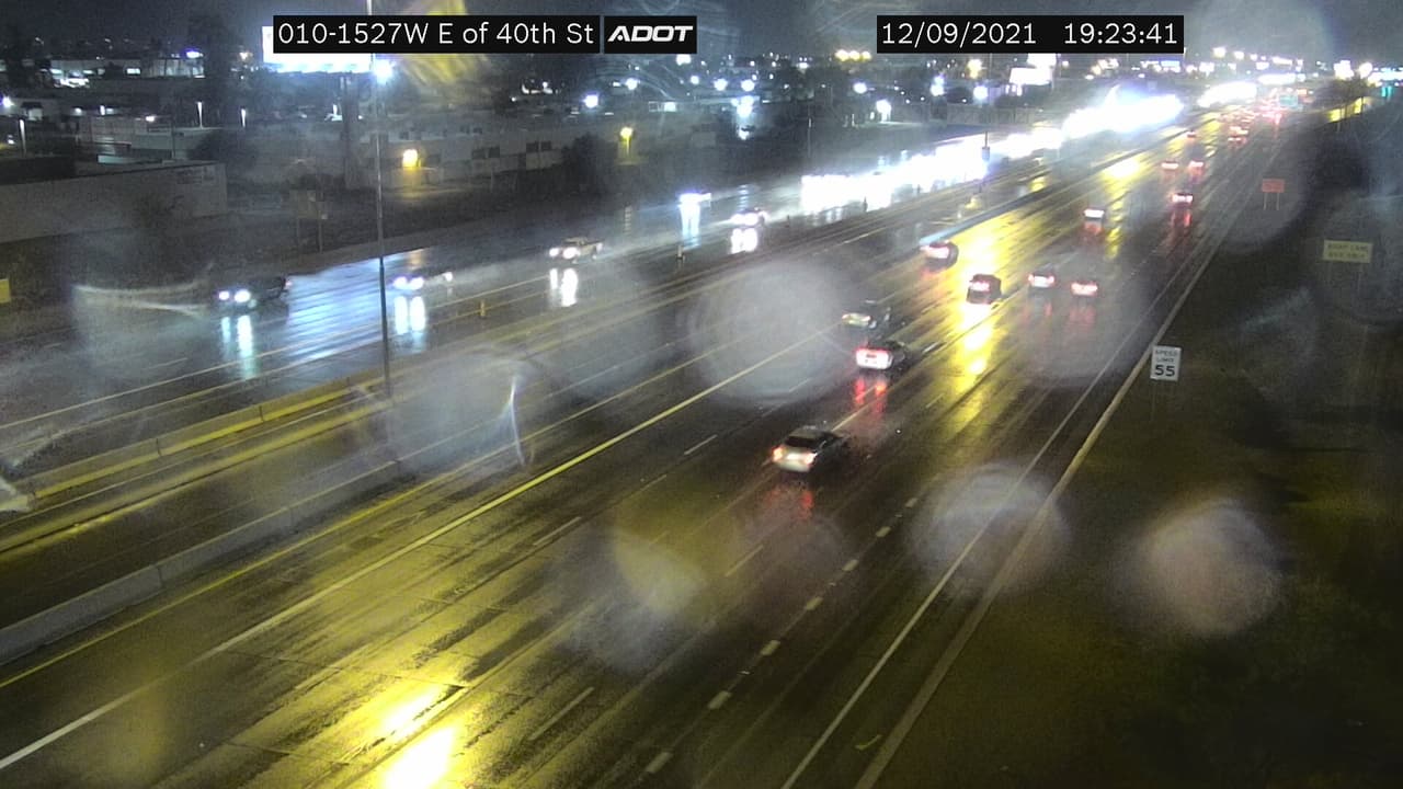 Para obtener información sobre el estado de las carreteras y los cierres, puede llamar al 5-1-1 o visitar el sitio
<a href="https://www.az511.gov/cctv?start=0&length=10&order%5Bi%5D=1&order%5Bdir%5D=asc" target="_blank">az511.gov</a> y suscribirse a las alertas de transito.