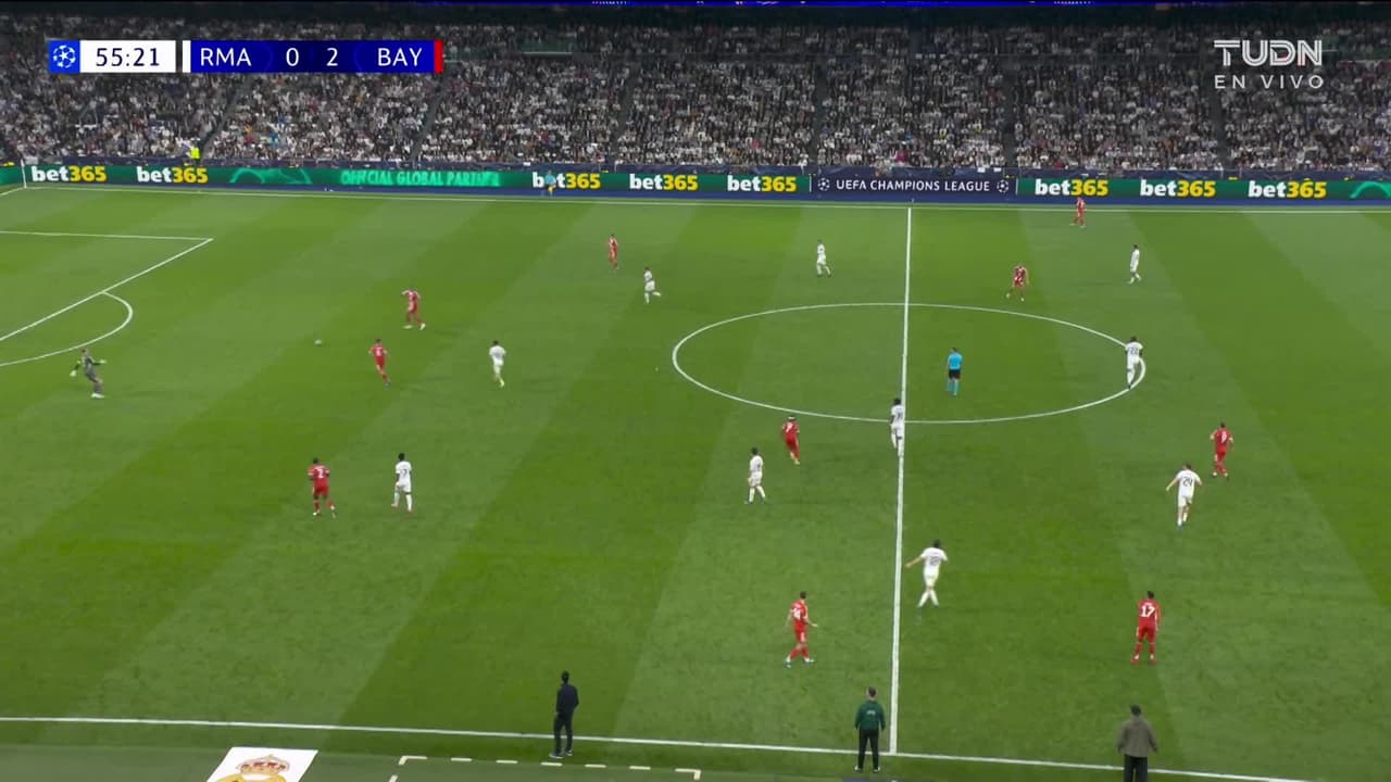 ¡TIRO ATAJADO! disparo por Michael Olise.