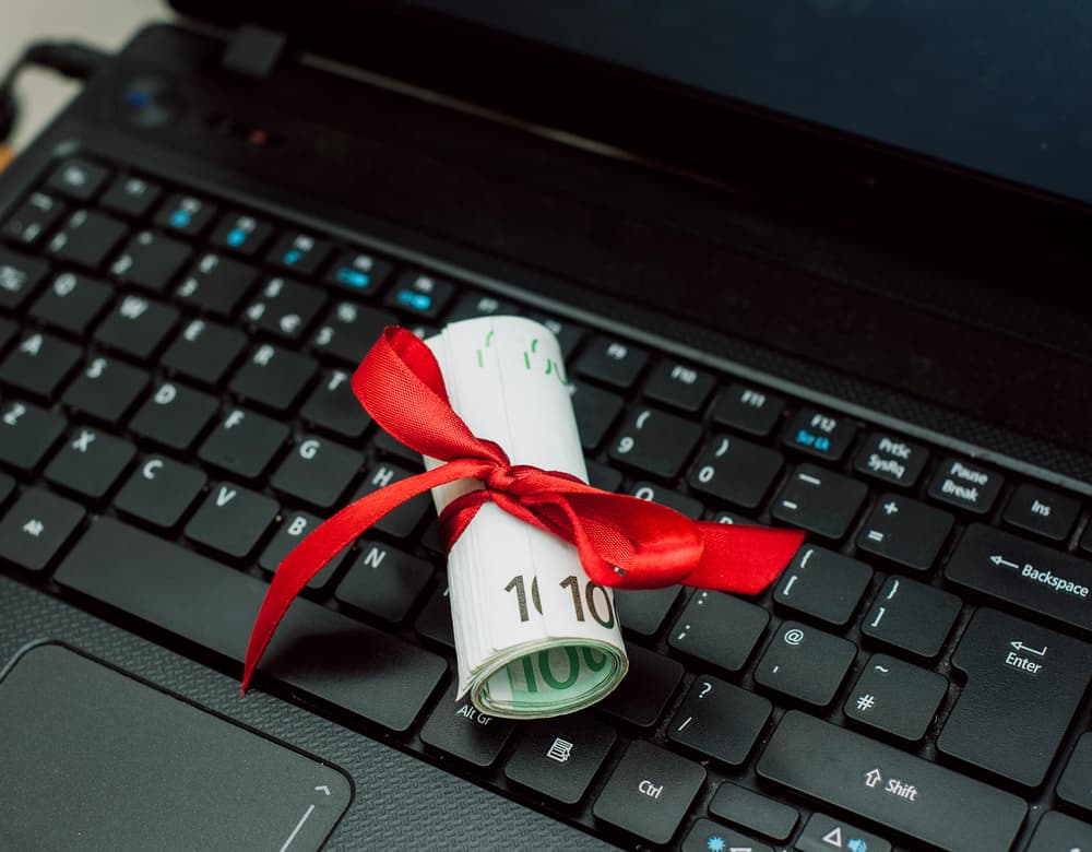 Existen vibraciones cósmicas que sugieren la posibilidad de un contrato inesperado o un empleo temporal que aumentará tus ingresos y te permitirá algunos pequeños lujos.