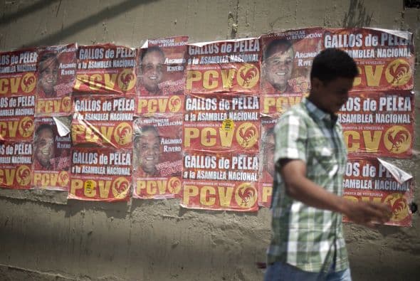 El propio presidente venezolano, quien ha encabezado decenas de caravanas electorales para llamar a votar por los candidatos de su partido, ha tratado de convertir las parlamentarias en un plebiscito en torno a su mandato con la mirada puesta en las presidenciales de 2012 en las que, ya lo anunció, volverá a solicitar la reelección.