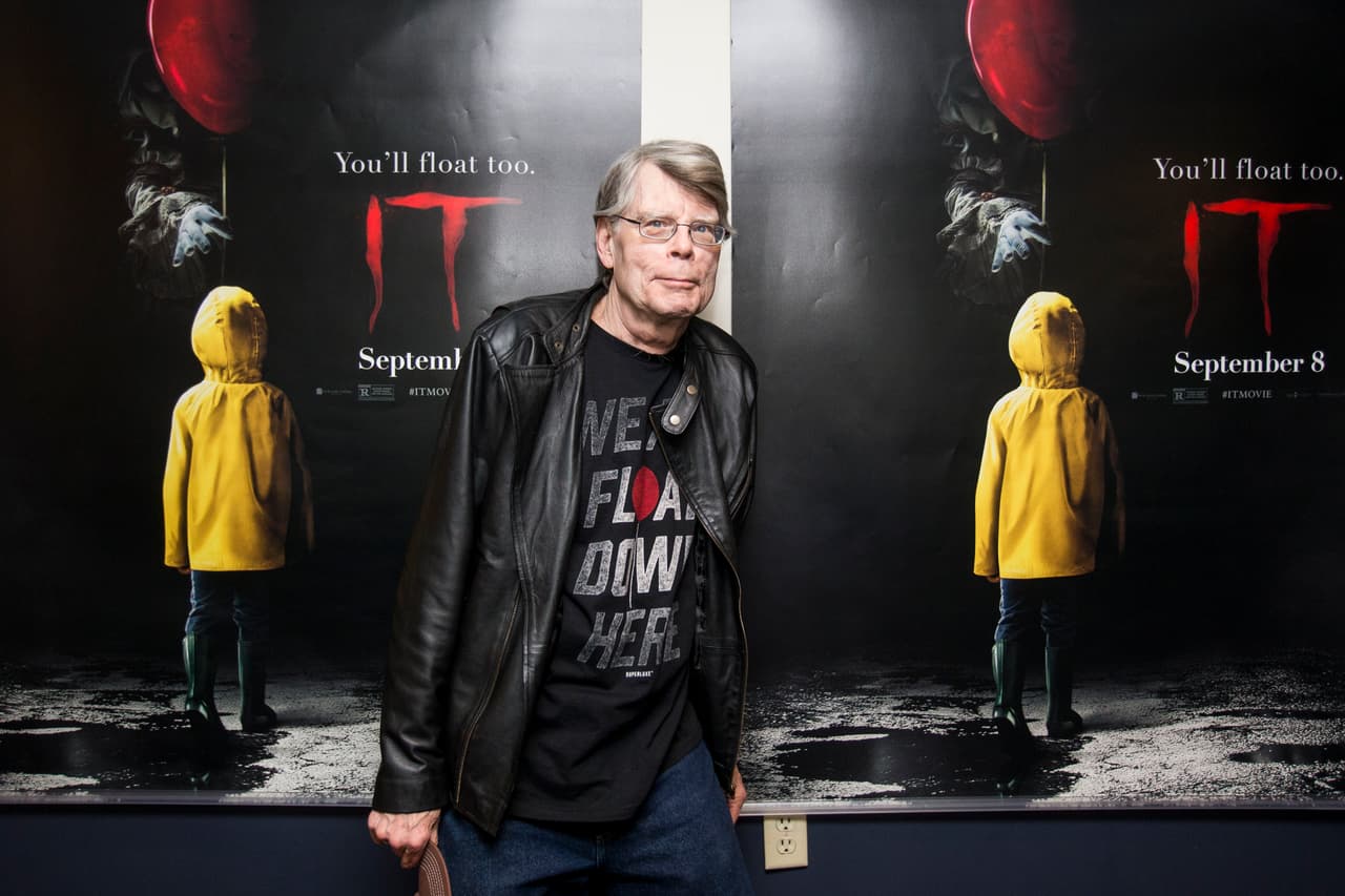 <b>Stephen King</b>: el ‘rey del terror” se unió al público y prestó su voz para llevar el mensaje de la marcha al nivel de su fama.
<br>
<br>