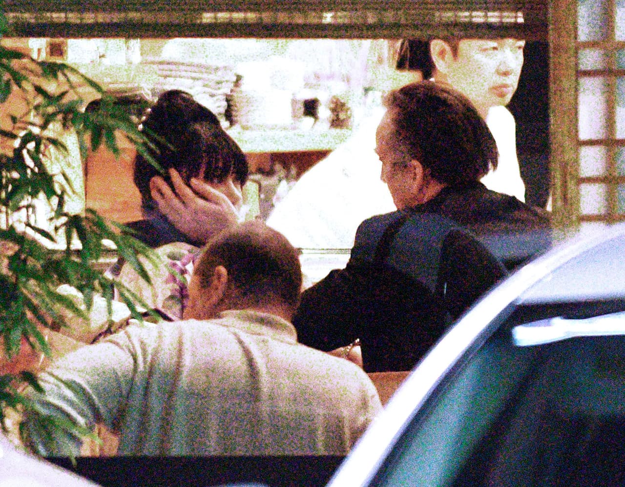 Tomaba su rostro con su mano. ¡Cuánto amor!