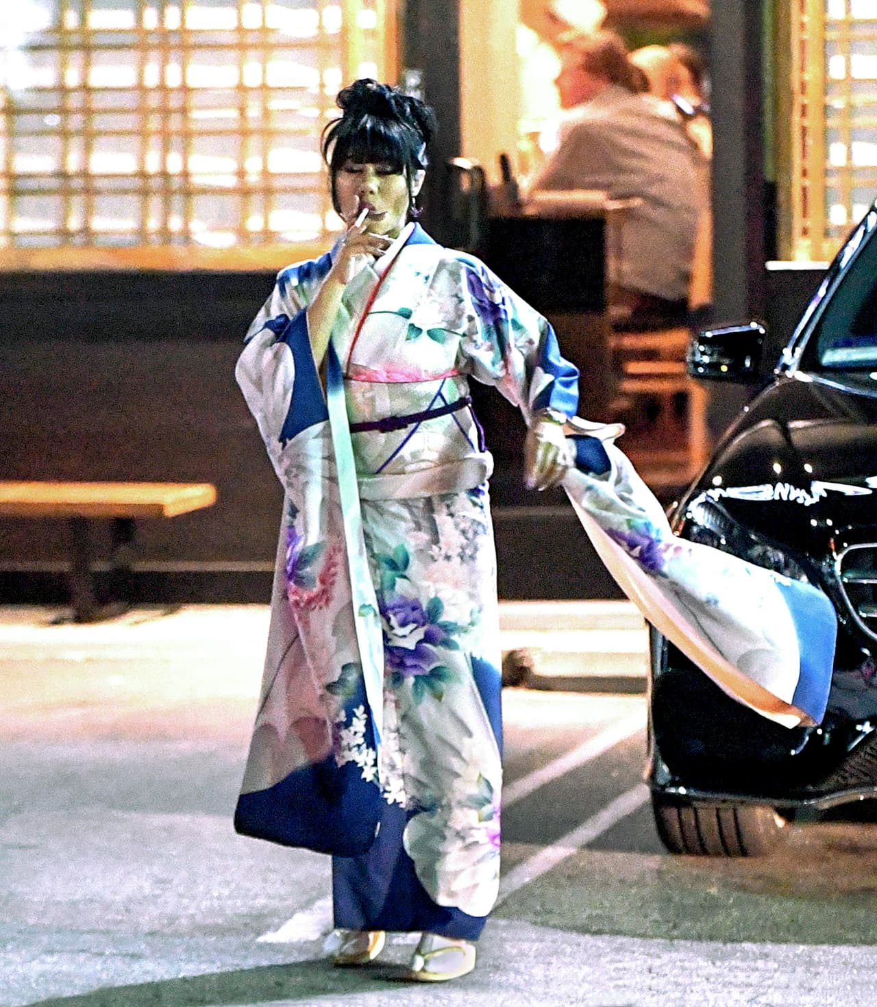 Después se echó un cigarrillo solita.