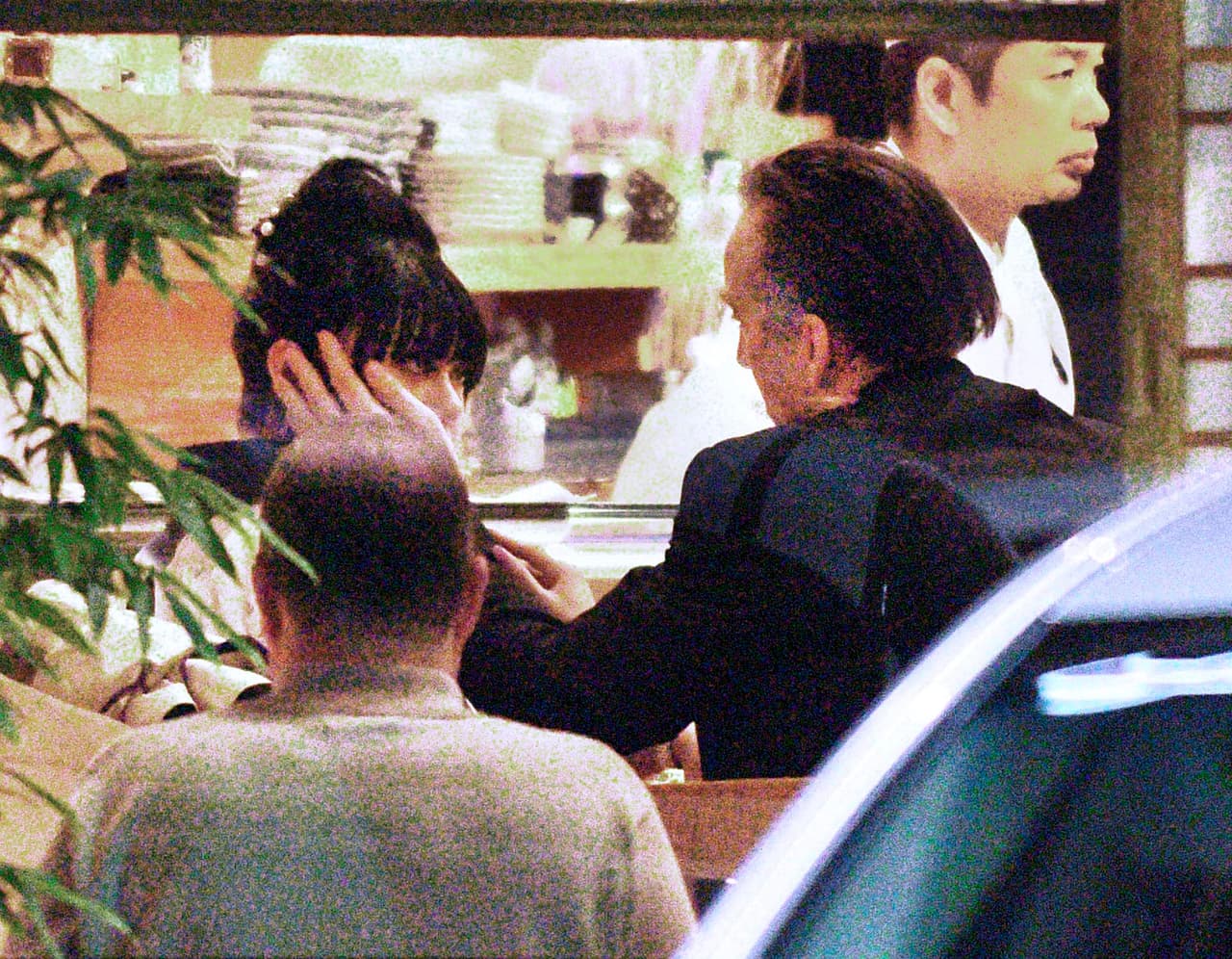 Y el ganador del Oscar no dejaba de hacerle cariñitos.