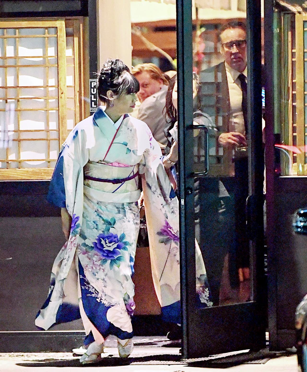 Así salieron del restaurante de Hollywood.