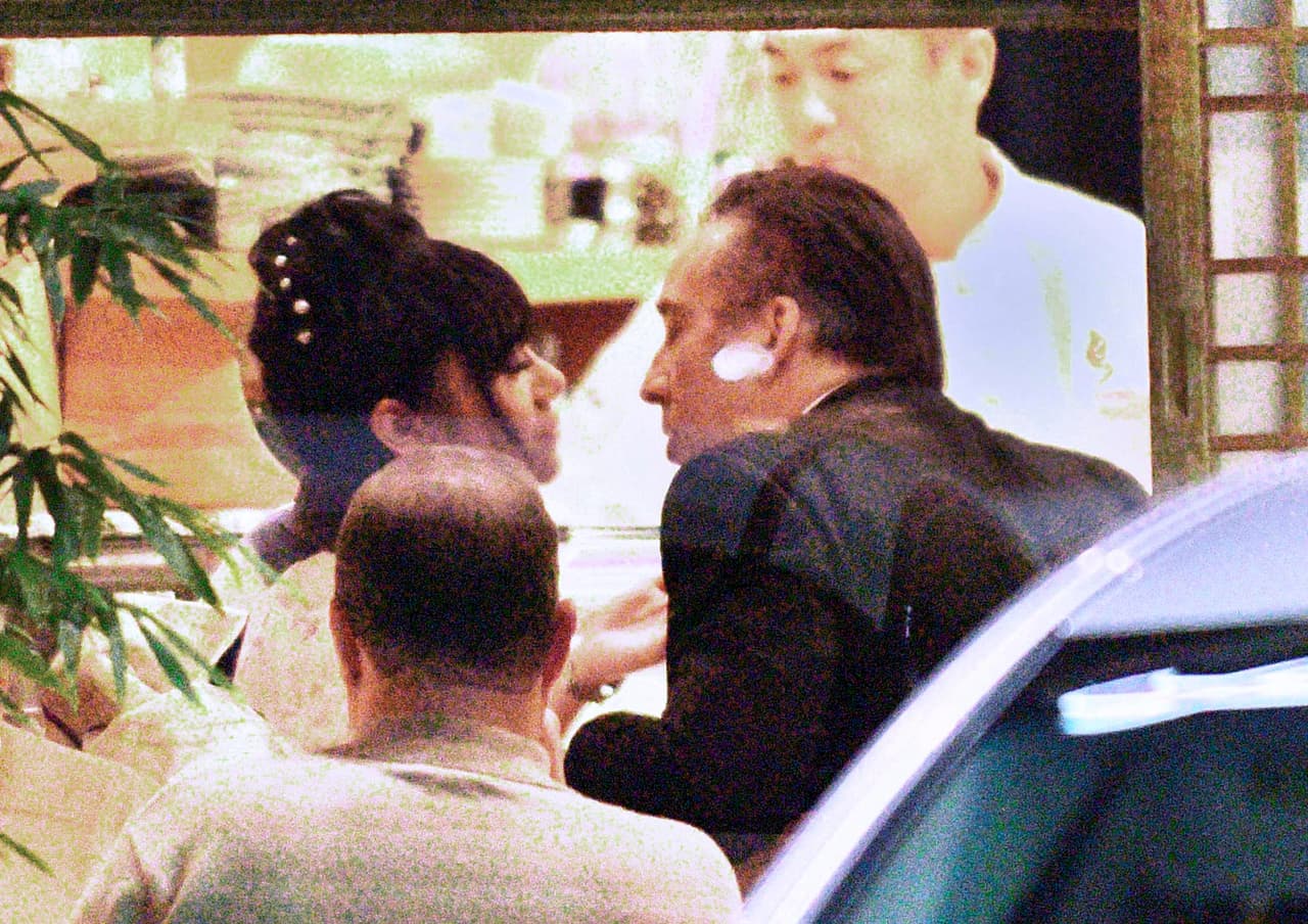 Apenas anunció hace unos días que se separaba de su esposa, Alice Kim.